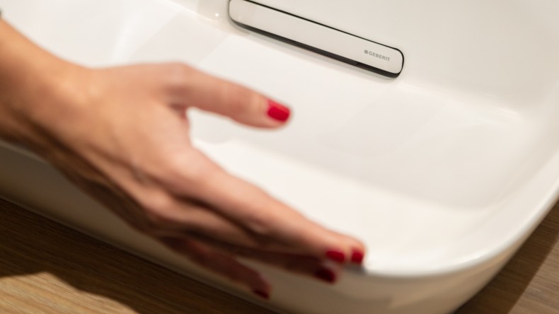 Geberit ONE lay-on washbasin in matt white Geberit ONE lay-on washbasin in matt white