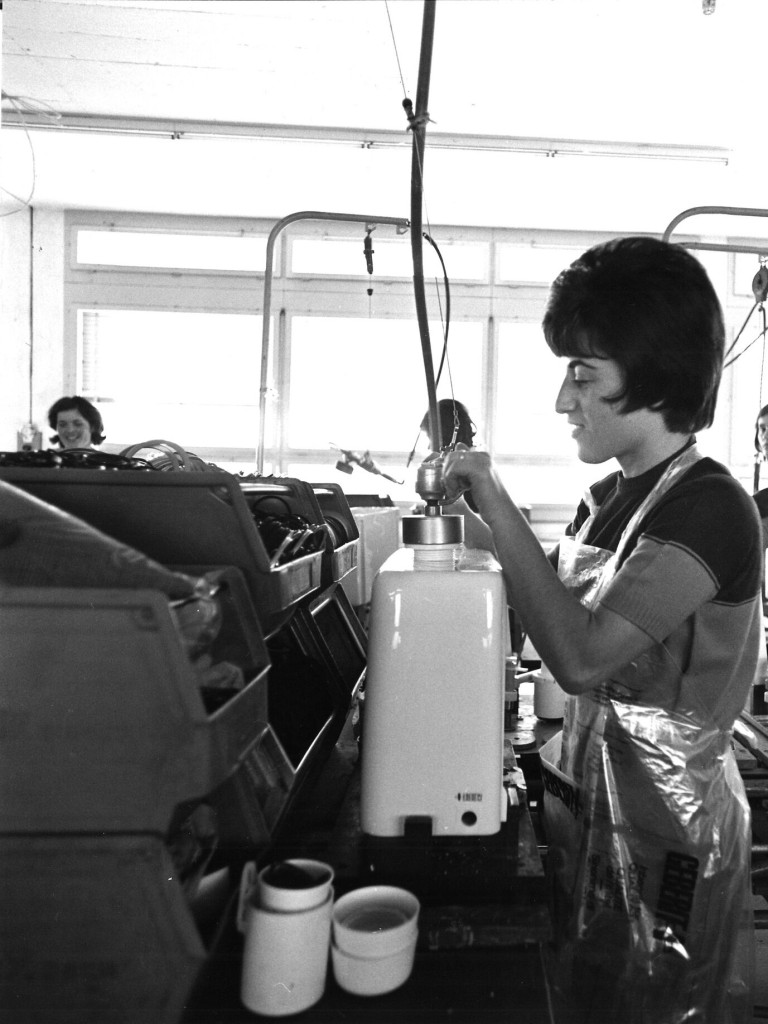 Production of PVC cisterns in Jona around 1965.