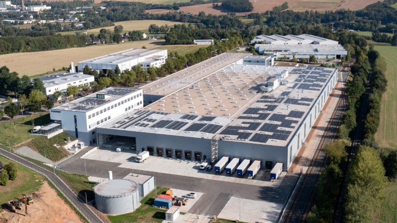 Photovoltaikmodule sorgen in Lichtenstein sorgen auf 10‘000 m2 Fläche für Solarstrom. Photovoltaikmodule sorgen in Lichtenstein sorgen auf 10‘000 m2 Fläche für Solarstrom.