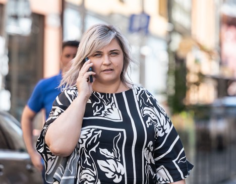 Parsla Sauka und ein Kollege arbeiten daran, die Marktanteile von Geberit in Lettland zu vergrössern. (©Jurga Urbonaite) Parsla Sauka und ein Kollege arbeiten daran, die Marktanteile von Geberit in Lettland zu vergrössern. (©Jurga Urbonaite)