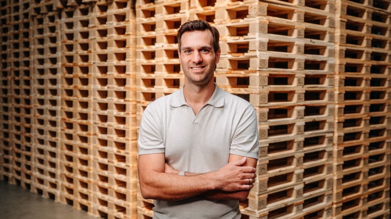 Logistics is also his area of expertise. (©Tobias Singer) Logistics is also his area of expertise. (©Tobias Singer)
