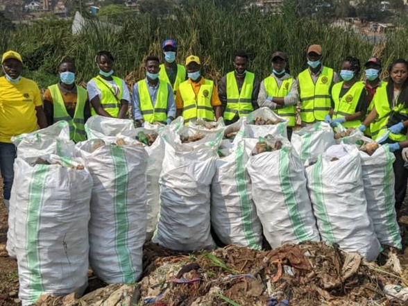 At Lake Kivu, volunteers collected more than a ton of plastic waste for recycling – an effort that raises environmental awareness and creates local income opportunities. (©SWP)