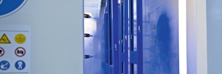 Anlage, in der die Installationssysteme blau eingefärbt werden.