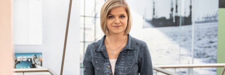 Eine Frau mit einem Bob.
