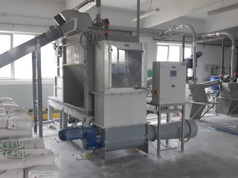 System zur automatischen Rohstoffdosierung im Keramikwerk in Kolo, Polen.