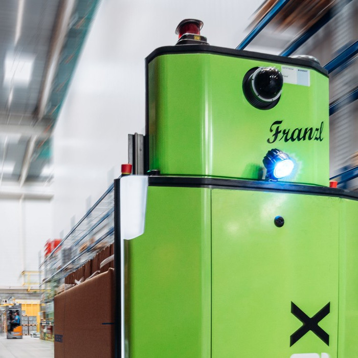 Fahrerloses Transportsystem im Österreichischen Werk in Pottenbrunn