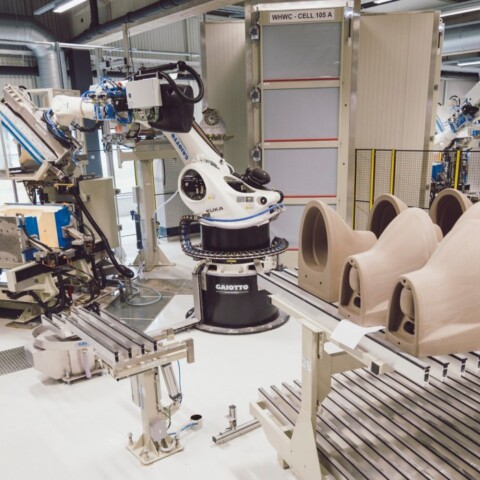 Eine von acht brandneuen Druckgusszellen im Keramikwerk in Ekenäs, Finnland