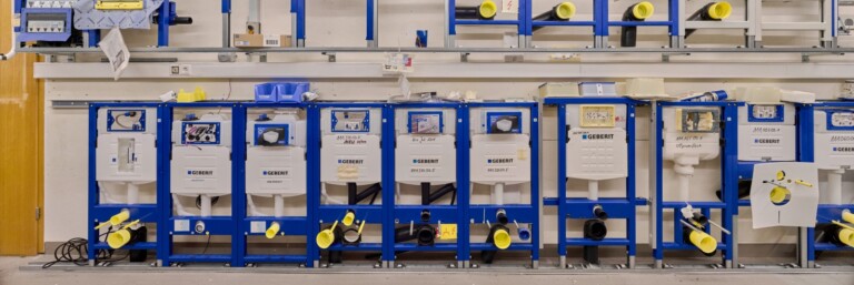 Eine Reihe von Sanitär Installationssystemen.