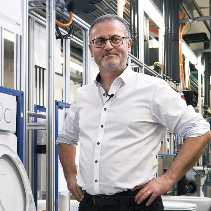 Rolf Kuster, Head of Product Line Flushing Systems in the Geberit sanitary laboratory.