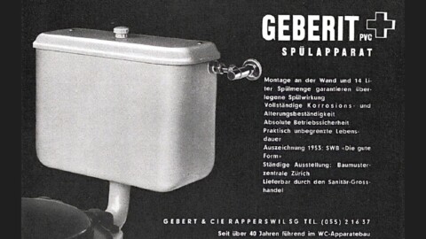 Ein Werbeplakat für einen Geberit PVC Spülapparat mit Text und einem abgebildeten Spülkasten.