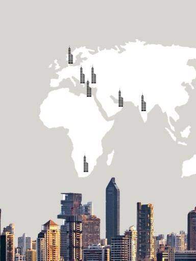 Weltkarte im Hintergrund mit hervorgehobenen Standorten und einer Stadtansicht im Vordergrund.